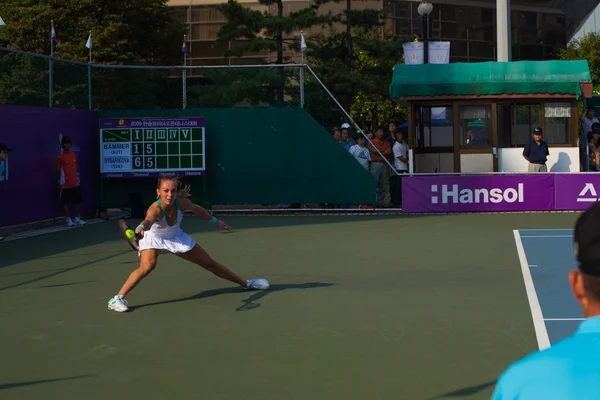 Magdalena Rybarikova lanzando bola de frente apuñalada — Foto de Stock
