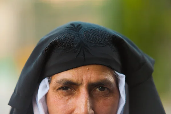 Кашмірська мусульманську жінку схильні оприлюднив паранджу — стокове фото