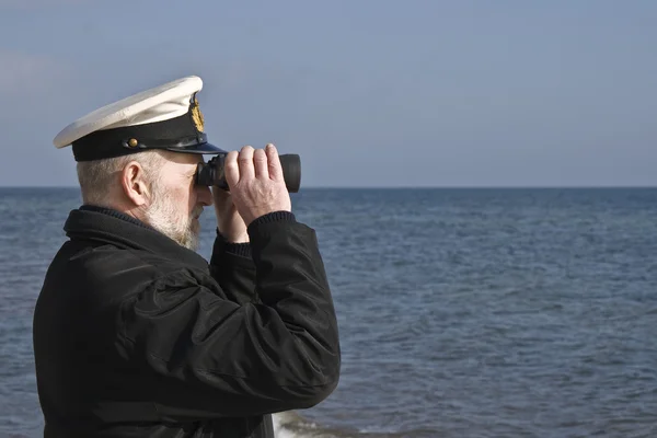 Marinheiro com binóculos — Fotografia de Stock
