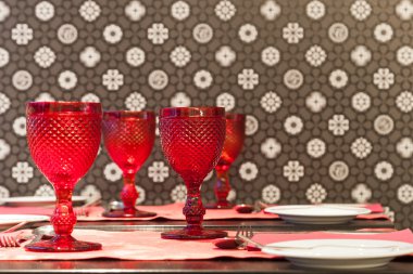 Restoranda şarap bardakları.