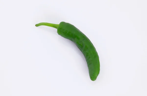 Grön paprika på vit bakgrund — Stockfoto