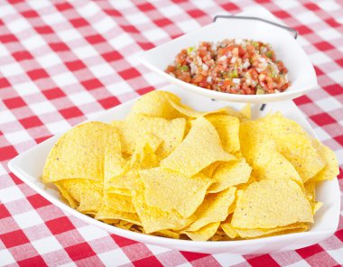 cips ve pico de gallo salsa