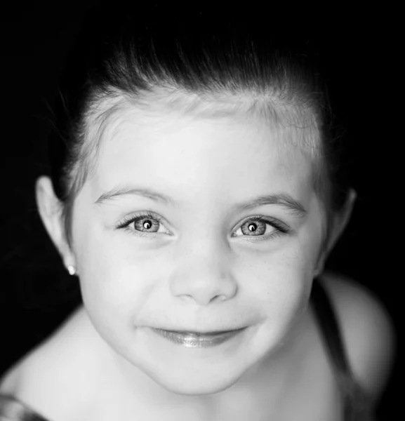 美しい幼児バレリーナのクローズ アップ — ストック写真