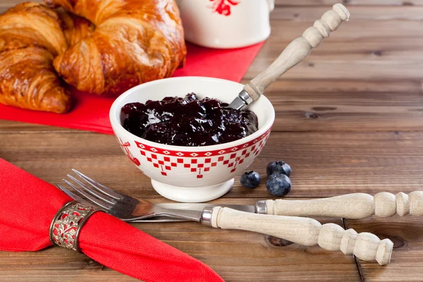Café da manhã com guardanapos vermelhos — Fotografia de Stock