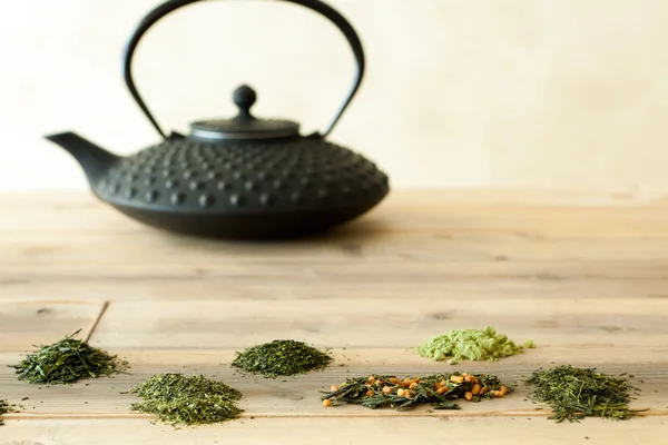 ティーポットと日本茶の種類 — ストック写真