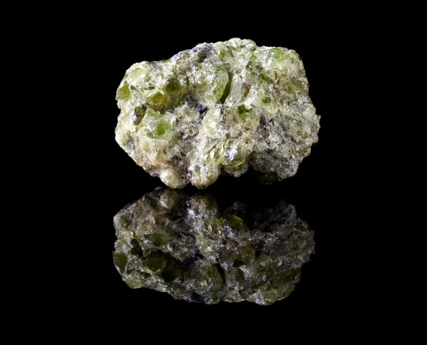 Peridote veya olivin kristaller — Stok fotoğraf