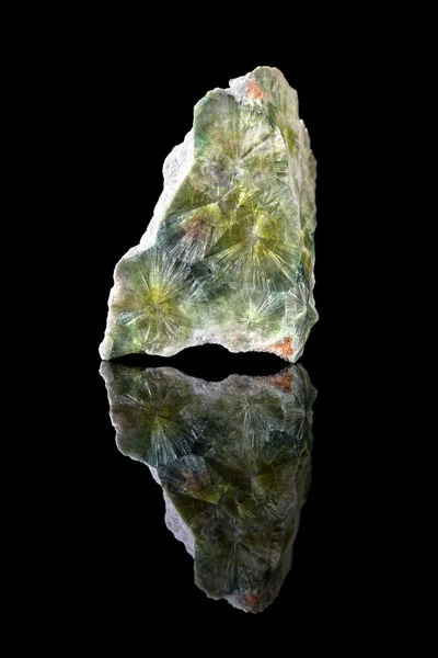 Grüne Wellenlith-Mineralkristalle — Stockfoto