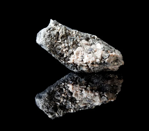 Кристаллы арсенопирита — стоковое фото