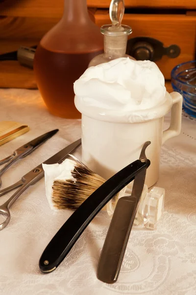 かみそりの刃と石鹸 — ストック写真