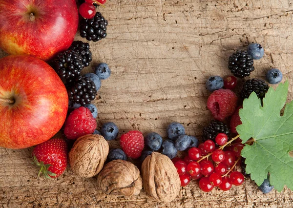 Thanksgiving vruchten grens op een bord — Stockfoto