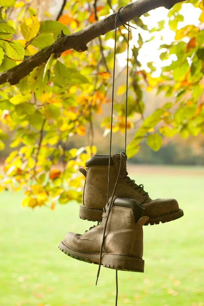 Old boots in the fall — Stock Photo, Image