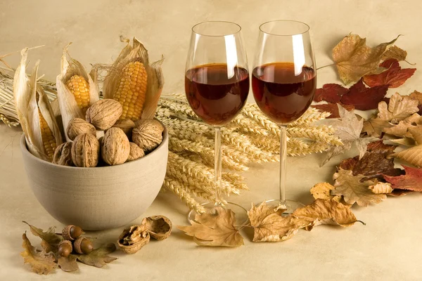 Autumn decor with wine — Stock Photo, Image