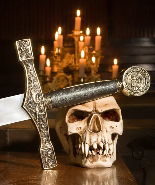 Sword and skull — Stock Photo, Image