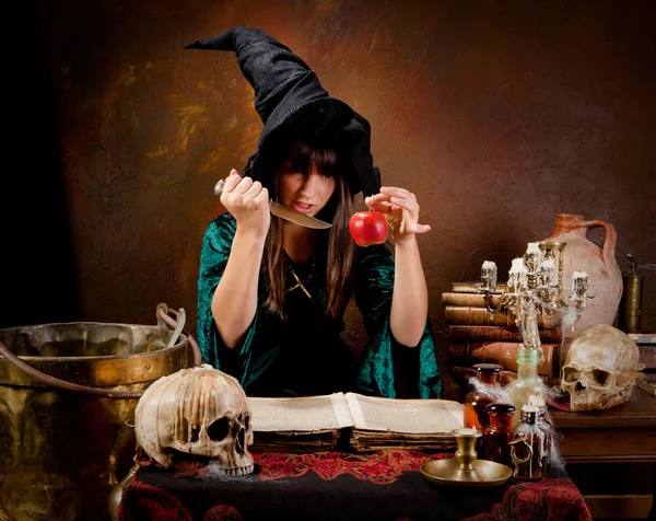 Witch with poison apple — Stock Photo, Image