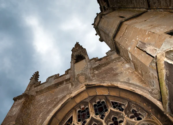 暗闇の中で中世教会 — ストック写真