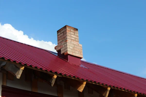 煉瓦管と屋根. — ストック写真