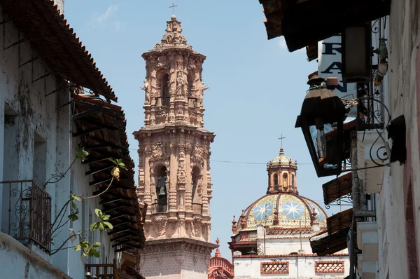 圣普里斯教区在塔斯科德阿拉尔孔，格雷罗州 （墨西哥) — 图库照片