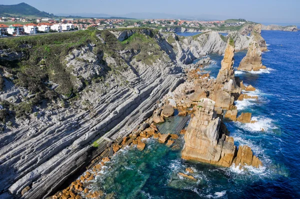 Nefunkční pobřeží (Costa quebrada) v Liencres (Španělsko) — Stock fotografie