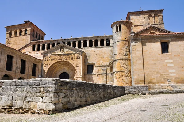 Collegiate church i santillana del mar, Kantabrien (Spanien) — Stockfoto