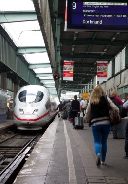 Stuttgart tren istasyonu