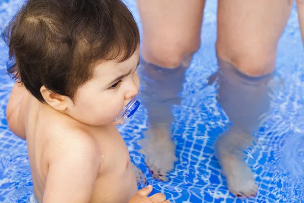 Newborn baby scared of the pool water — Stock Photo, Image