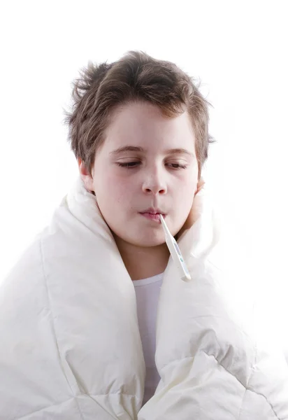 Blond dzieci chorych z gorączką, cyfrowy termometr — Zdjęcie stockowe