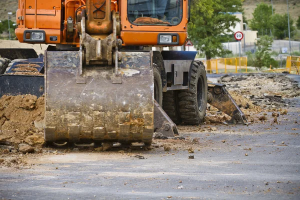 Closeup skid steer escavadeira carregador em obras de construção de estradas — Fotografia de Stock