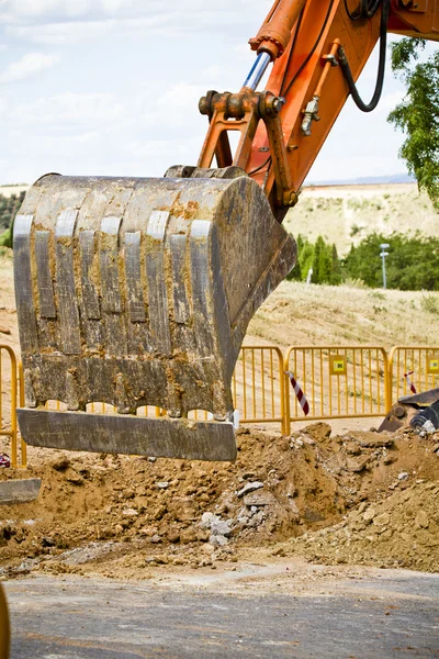 Wiel loader machine lossen zand op eathmoving werkt in const — Stockfoto