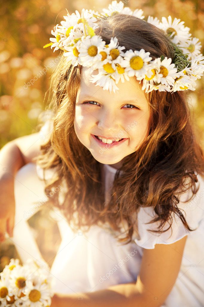 Lovely little baby girl with daisy wreath on her head — Stock Photo ...