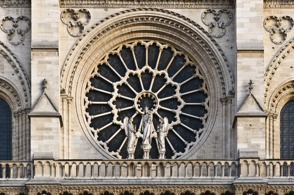 Stained facade window of Notre Dame — Stock Photo, Image