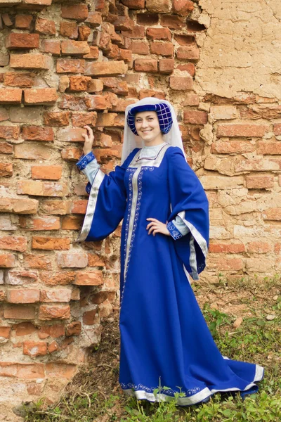 A középkori ruha gyönyörű nő Stock Fotó