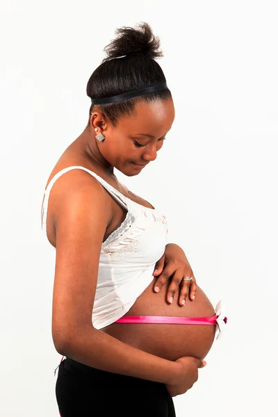 Femme africaine enceinte métisse noire — Photo