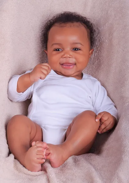 Neugeborenes Baby afrikanisch-amerikanisch — Stockfoto