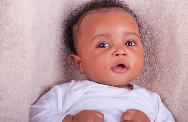 Bebé recién nacido afroamericano Fotos de stock libres de derechos