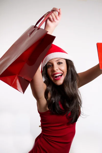 Hermosa chica morena sosteniendo bolsas de compras de Navidad —  Fotos de Stock