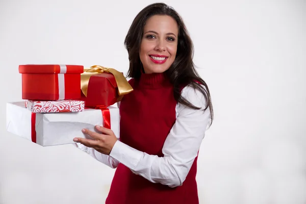 Young mother holding christmas gifts — Stock Photo, Image