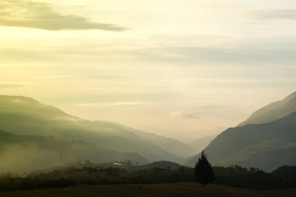 山の夕焼け ロイヤリティフリーのストック画像