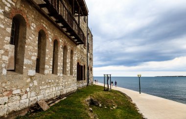 porec, Hırvatistan, deniz kıyısında eski ev