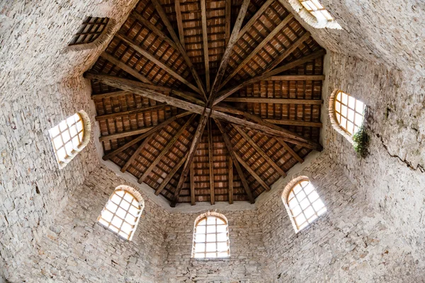 Telhado de madeira de Euphrasian Igreja Batistério em Porec, Croácia — Fotografia de Stock