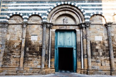 süslü beyaz ve siyah kilise volterra, Toskana, İtalya