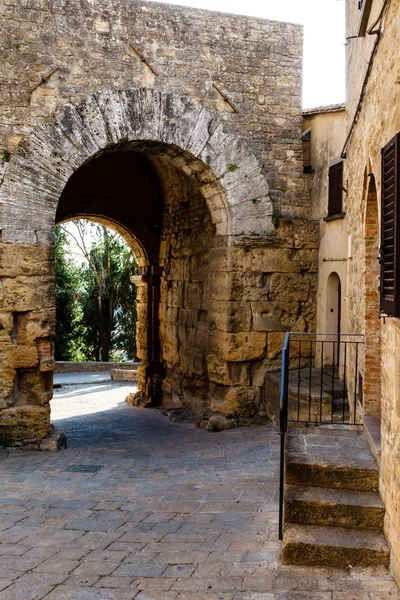 Staré etruské brána volterra v Itálii — Stock fotografie