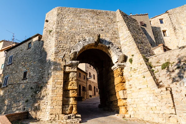 Starożytnej bramy etruskiej miejscowości volterra w Włochy — Zdjęcie stockowe