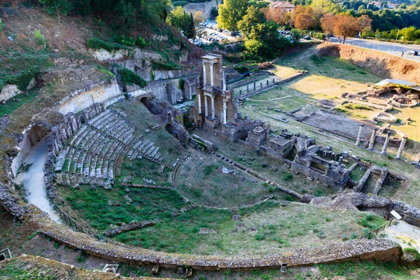 Antyczny teatr rzymski w miejscowości volterra w Toskanii, Włochy — Zdjęcie stockowe