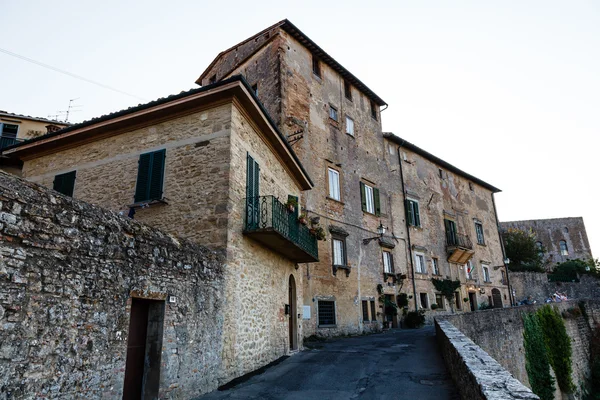 Calle Medieval en la ciudad de Volterra en Toscana, Italia —  Fotos de Stock