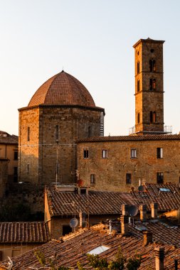 günbatımı küçük kasaba Volterra Toskana, İtalya