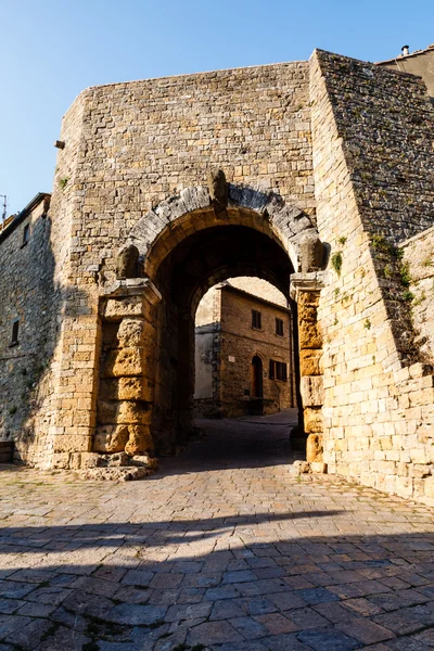 Antica Porta Etrusca di Volterra in Italia — Foto Stock