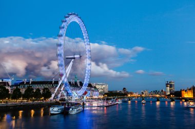 London eye ve Londra cityscape akşam, BM üzerinde büyük bulut