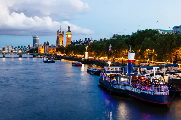 Big Ben y Westminster Bridge en la noche, Londres, Reino Unido — Foto de Stock