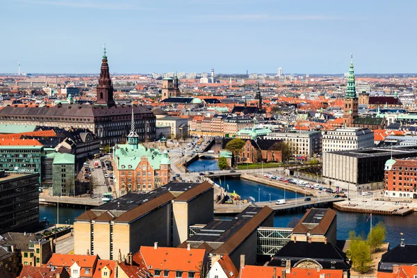 Çatılar ve Kopenhag, Danimarka Kanallar üzerinde havadan görünümü — Stok fotoğraf