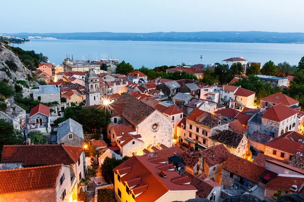 Aerial View on Illuminated Town of Omis in the Evening, Croatia — Stock Photo, Image